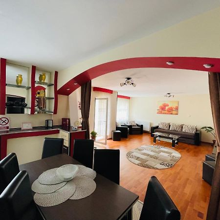 Apartament Extralarge บุชเตนี ภายนอก รูปภาพ