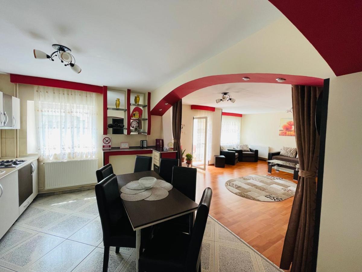 Apartament Extralarge บุชเตนี ภายนอก รูปภาพ