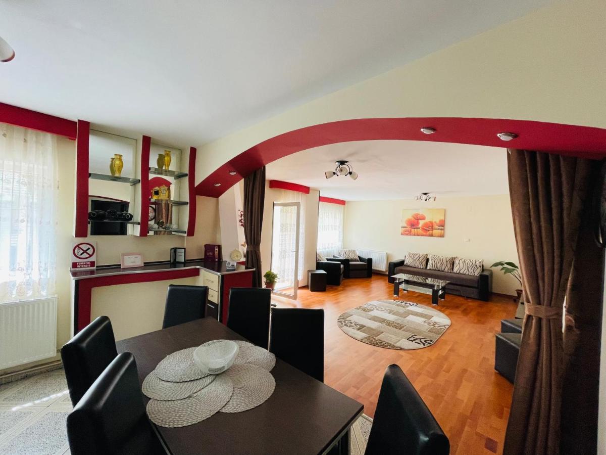 Apartament Extralarge บุชเตนี ภายนอก รูปภาพ