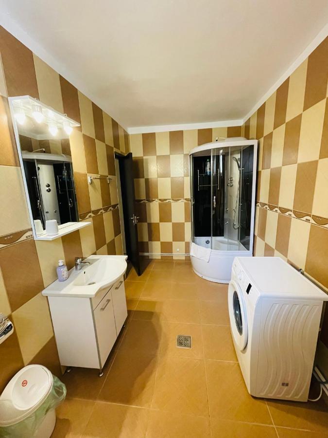 Apartament Extralarge บุชเตนี ภายนอก รูปภาพ